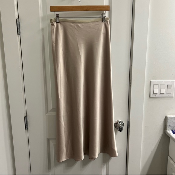UNIQLO satin midi slip skirt - Picture 2 of 4